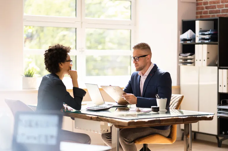 Master the essential steps for effective employee onboarding with our comprehensive induction plan. Read on to enhance your onboarding process today!